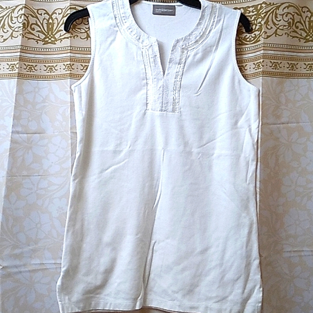 Croft &  Barrow ladies white top medium